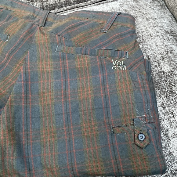 Men’s Volcom Plaid Shorts - Picture 7 of 7